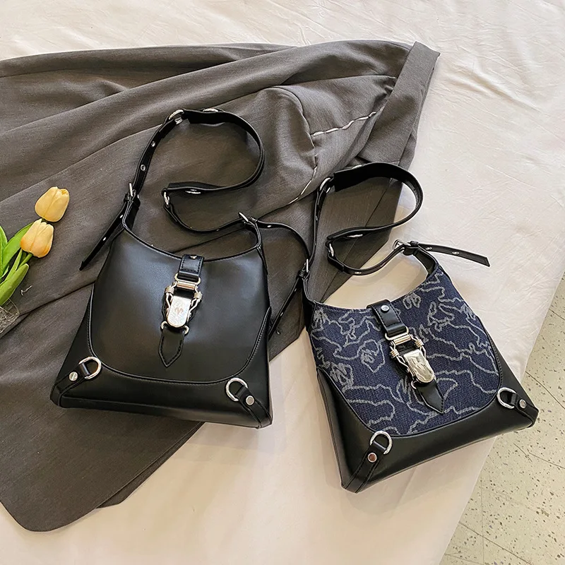 

2025 Gothcore Oversized Shoulder Bag - Edgy Black Crossbody Purse Women's Spacious Dark Aesthetic Tote Daypack