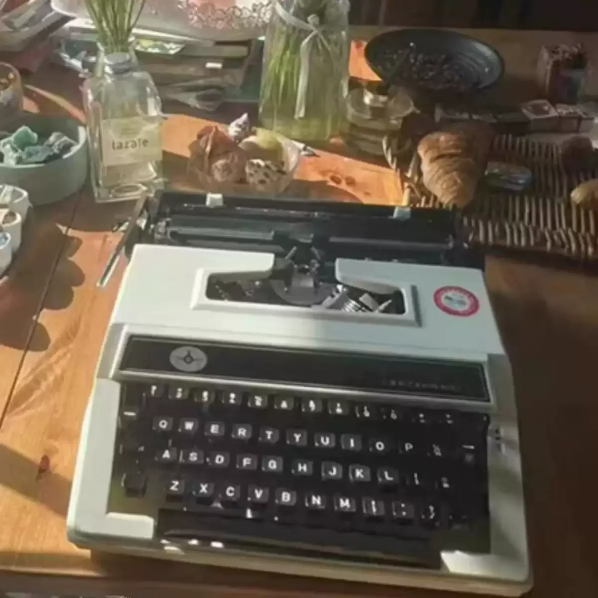 Working Retro Mechanical Typewriter literary Gifts Mechanical keyboard Small Exquisite Typewriter Retro Literary Collection Gift