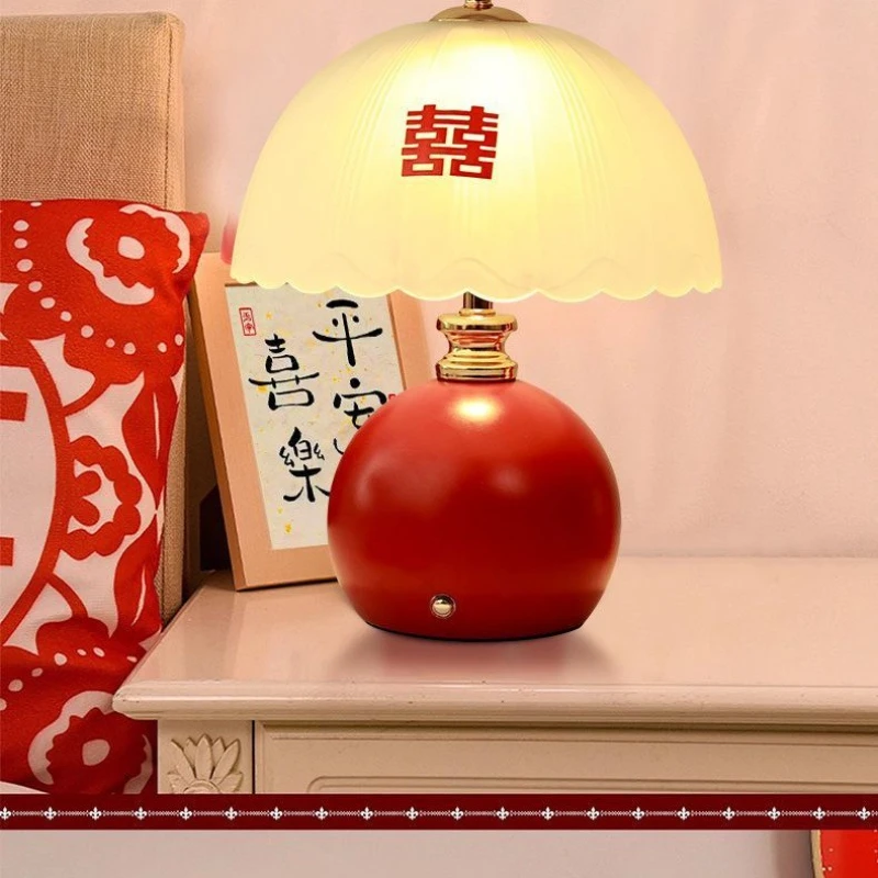 

Приданый для новобрачных, организация свадебной комнаты для пожилых людей, красная настольная лампа, прикроватная лампа