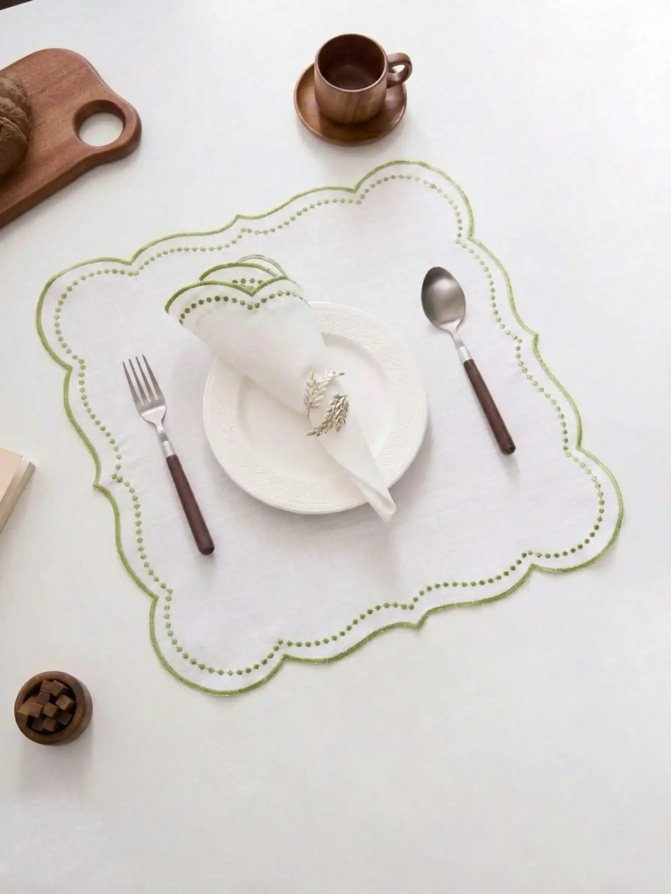 1/2/4/6/12pcs Green Wavy Embroidered Solid Color Square Placemats, Fresh Minimalist Style For Kitchen