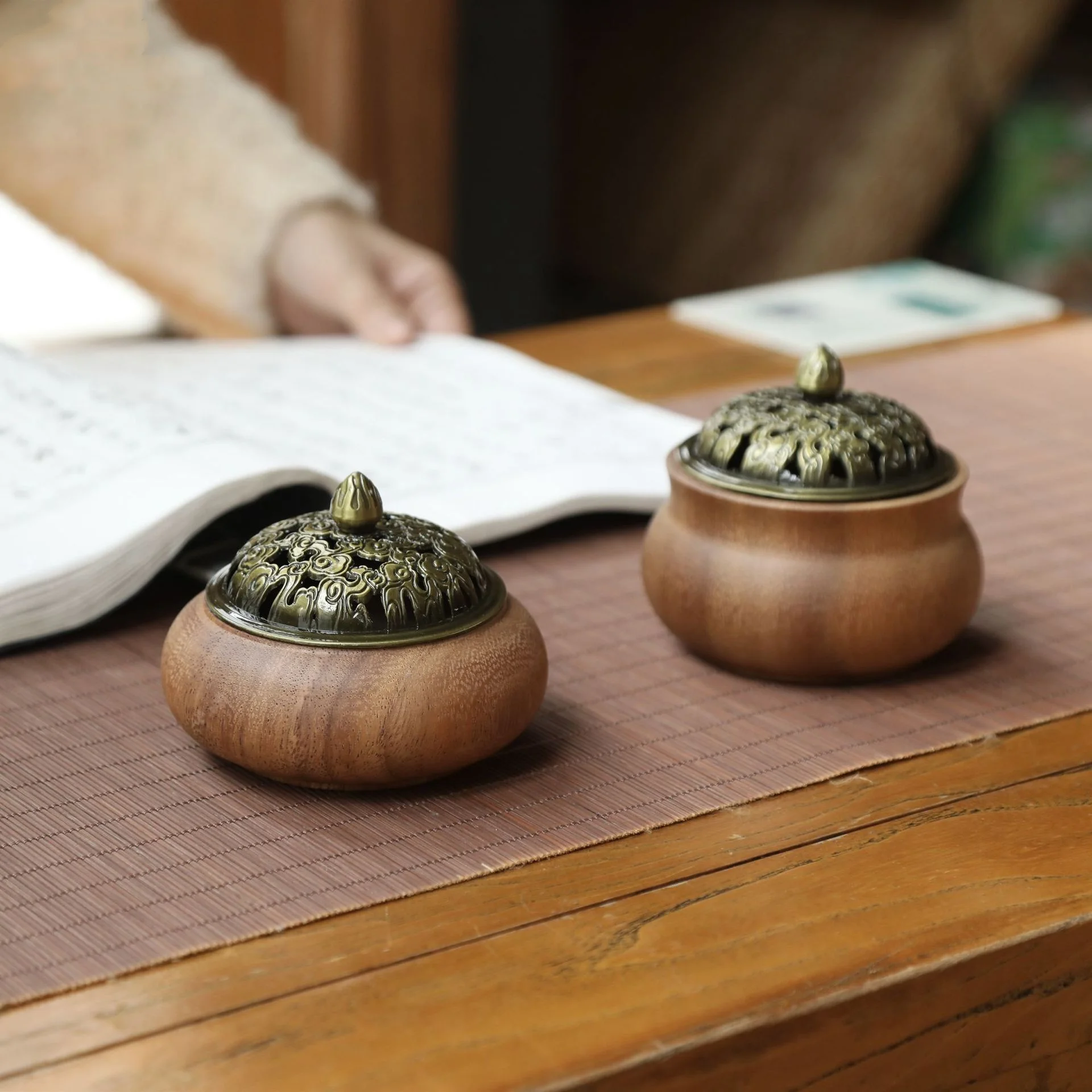 Walnut Wood Incense Burner Japanese-style Moxa & Sandalwood Aromatherapy Holder Home Use Smudging Tray for Zen Decor