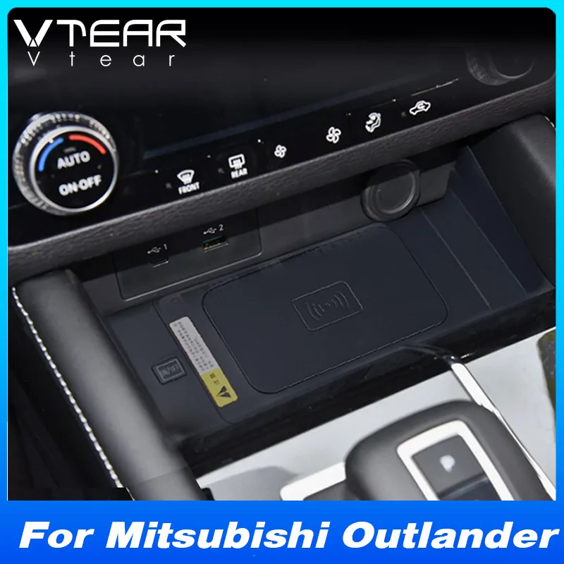 Car Wireless Charger 15w Center Console Fast Mobile phone Charging Panel For Mitsubishi Outlander 2023 Interior Accessories