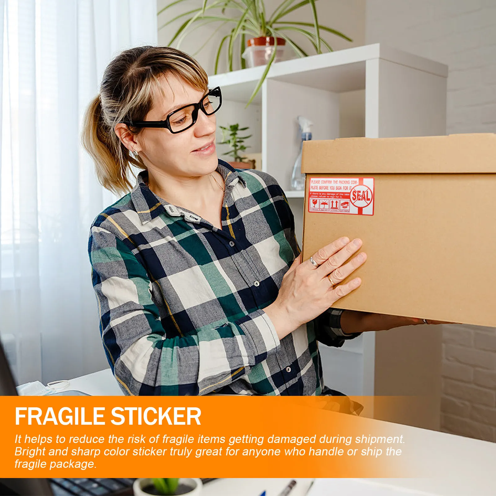 

Рулон предупреждающих наклеек «Осторожно» для упаковки хрупких грузов, легко клеится на гофрокартон, паллеты, стальные бочки, для безопасной транспортировки