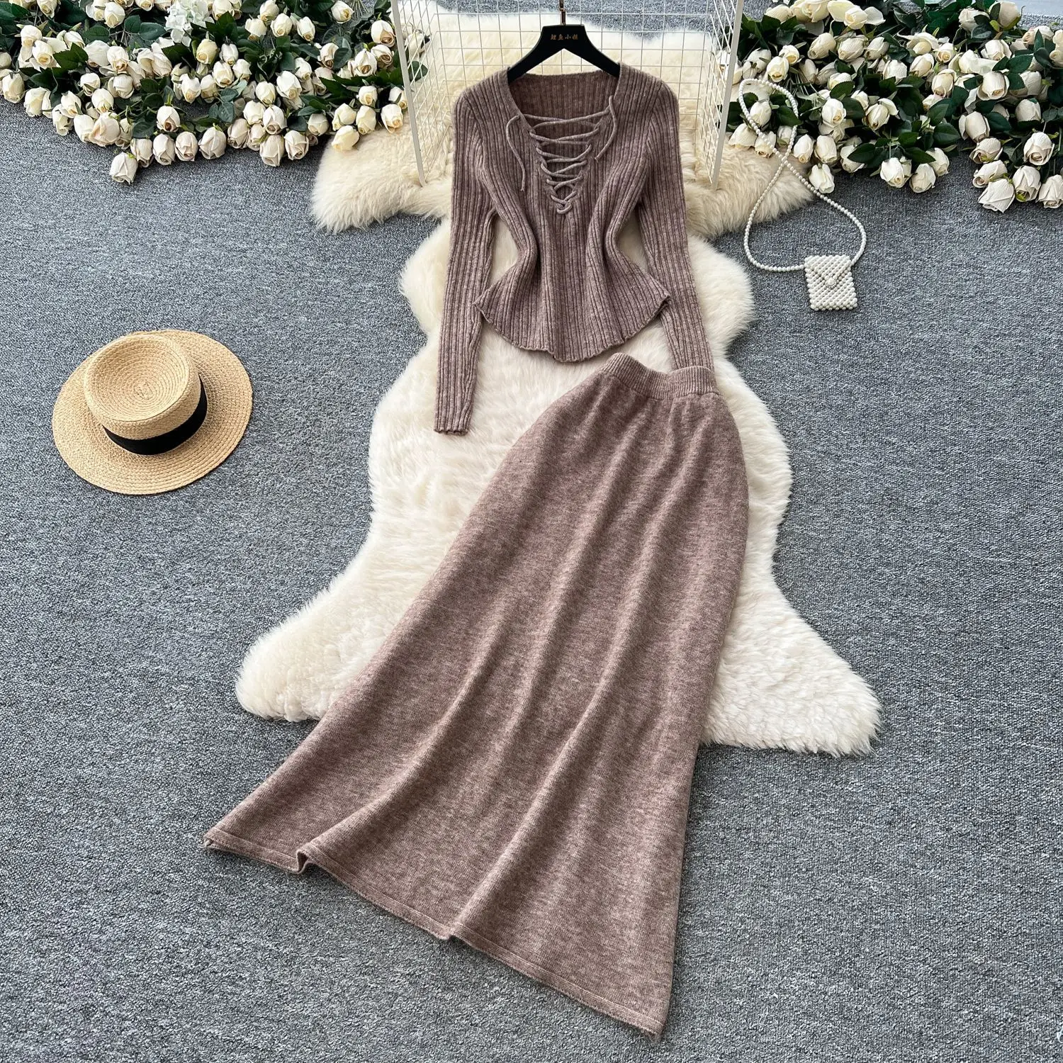 

Женский осенне-зимний нежный комплект из двух предметов, свитер с v-образным вырезом и длинными рукавами с полыми бретелями и высокой талией, утягивающая пышная юбка