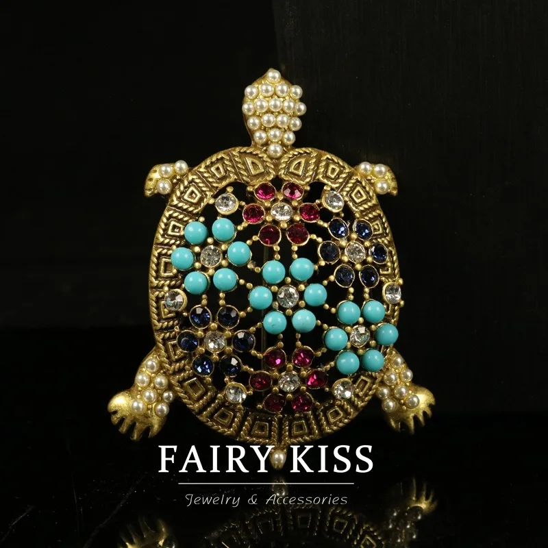 

Medieval Byzantine Luxury Gold-plated Pearl Turtle Lucky Brooch Ladies Designer Luxury Gemstone Pearl Animal Brooch for Women