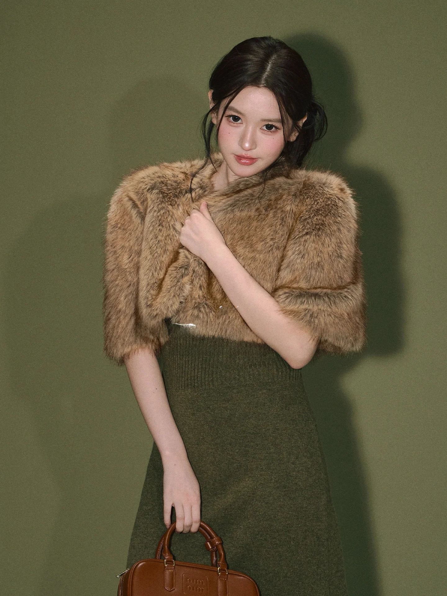 

Экологичная шуба OIOI E для женщин: осенне-зимний повседневный модный плащ с капюшоном и короткими рукавами