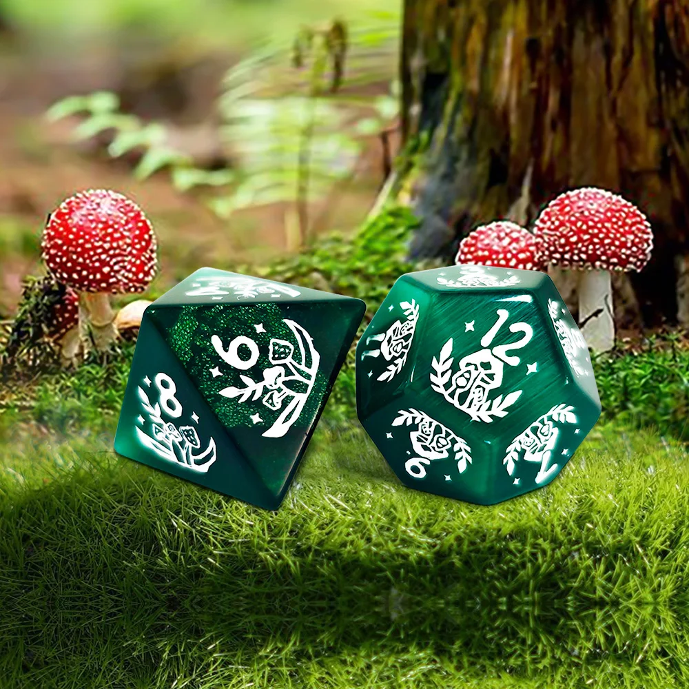 7Pcs/Set Stone Material Dice Set Forest Mushroom Pattern Green Cat's Eye Stone Dice Suitable For DND RPG Games And Tabletop Game