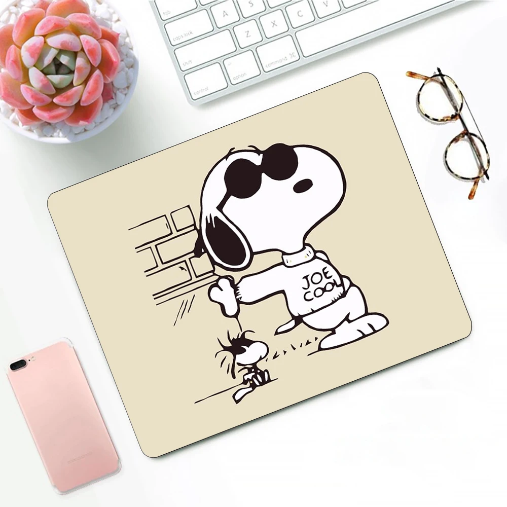 Cartoon Schattige Hond S-Snoopys Gaming Muismat Xs Kleine Muismat Voor Pc Gamer Desktop Decoratie Kantoor Muismat Deskmat Tapijt