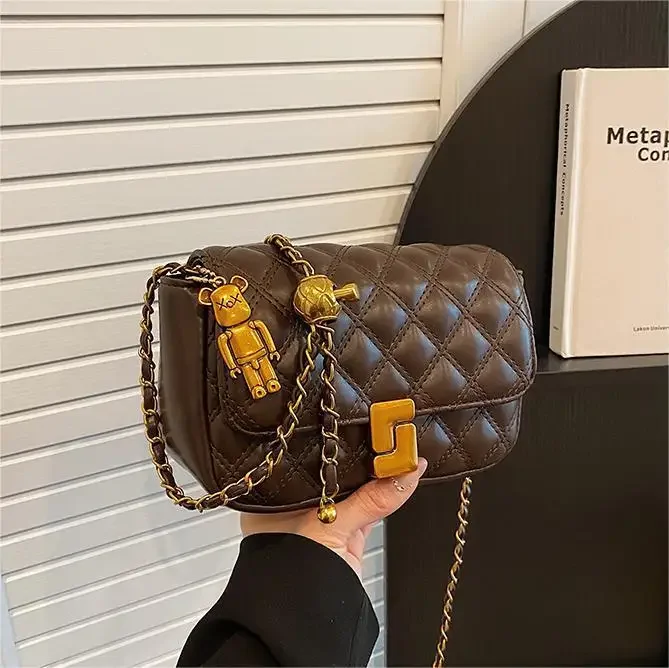 

A/W 2025 Viral Diamond Chain Bag - Women's Textured Celebrity-Inspired Day-to-Night Tote