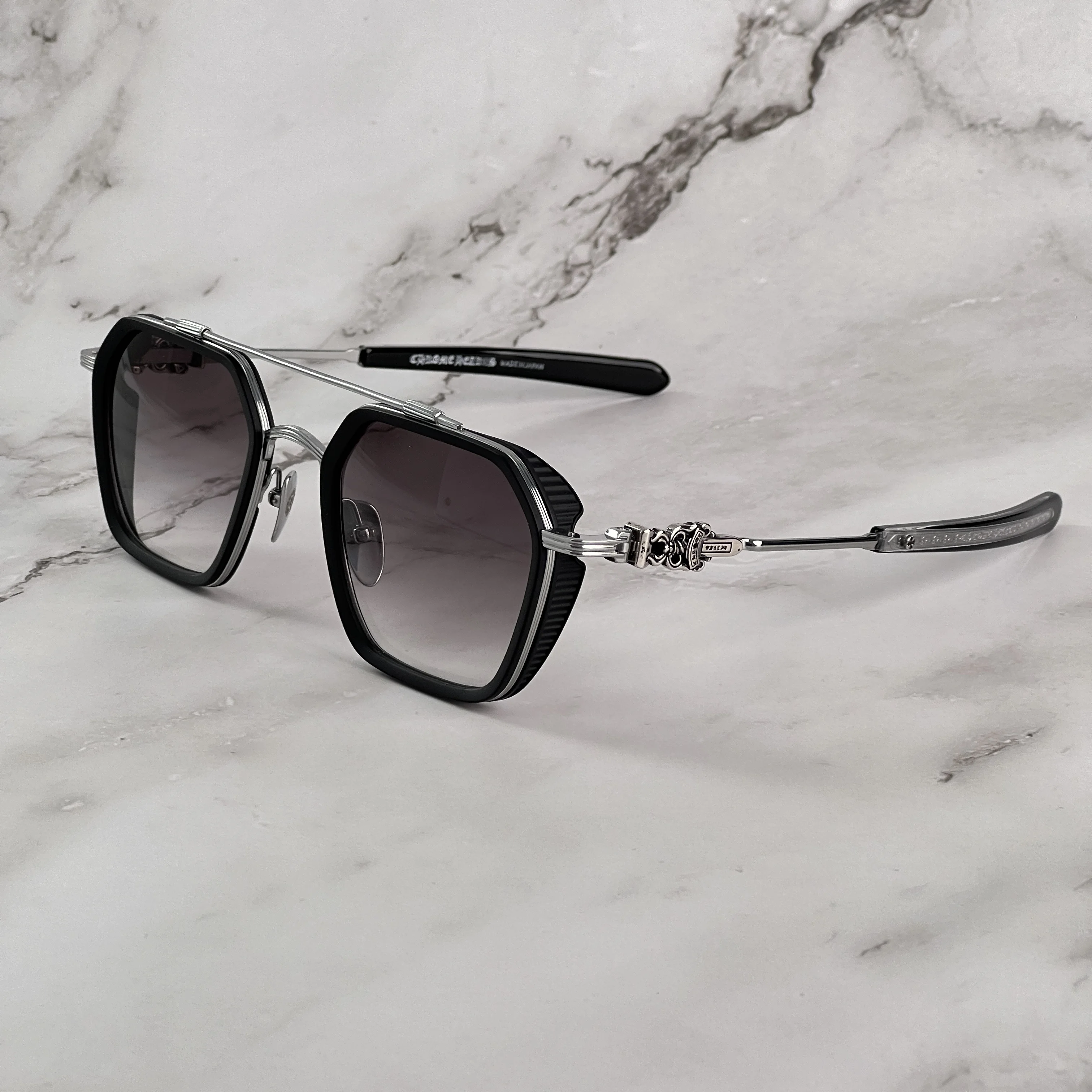 

Pilot Retro Sunglasses UV400 Lightweight Titanium Frame Comfortable High Quality Unisex Eyewear for Outdoor Driving Travel