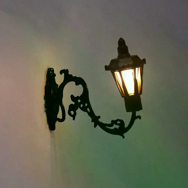 Lámparas de montaje en pared para niños, modelo de lámparas de parque ferroviario, accesorios de muebles para decoración de casa de muñecas, juguetes para juego de imitación, regalo, 1 Uds.