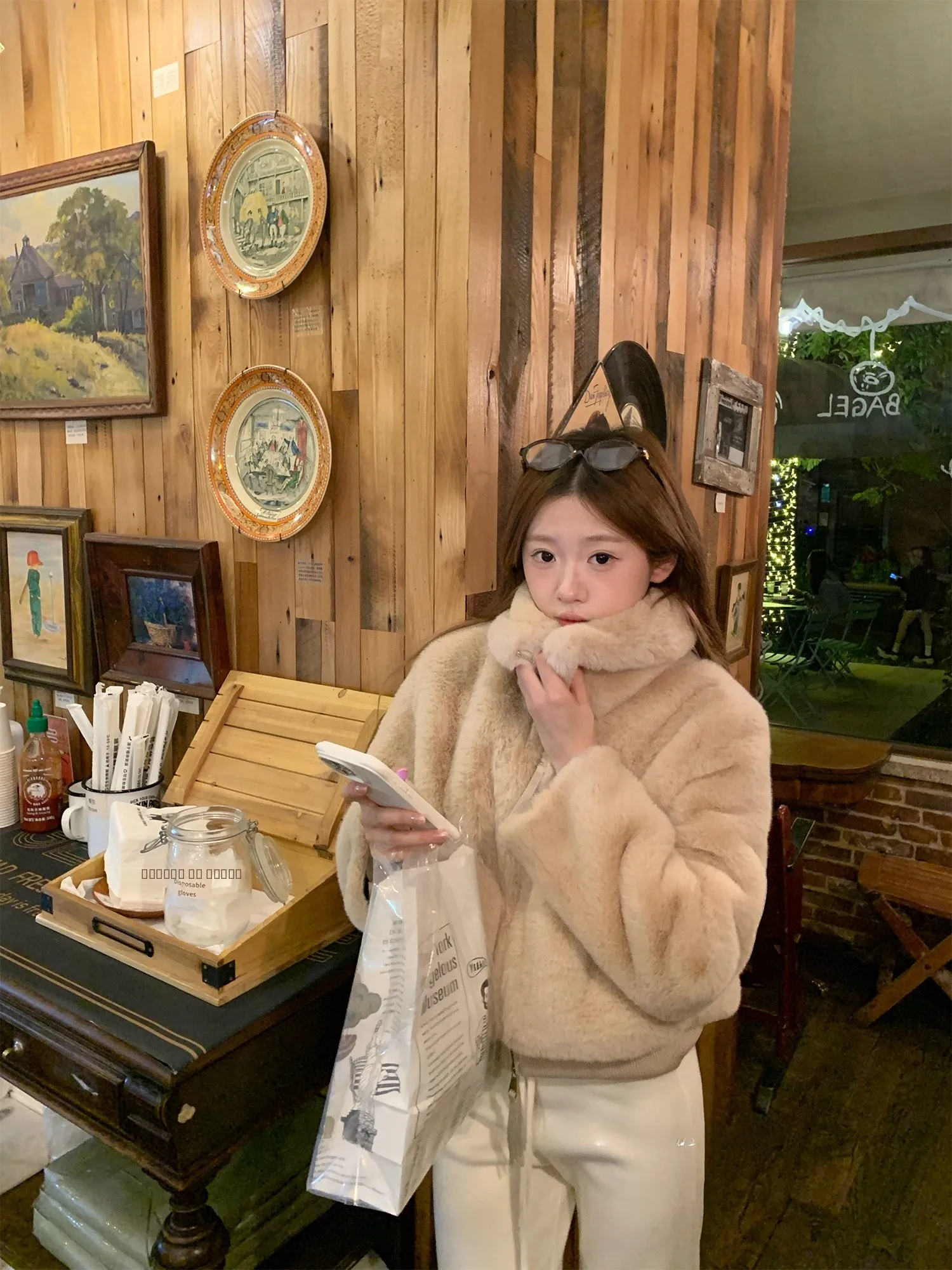 

OKJJ Eco-Friendly Rabbit Fur Jacket Women's Winter Short Young Style Integrated Leather And Fur Thickened Outerwear Coat