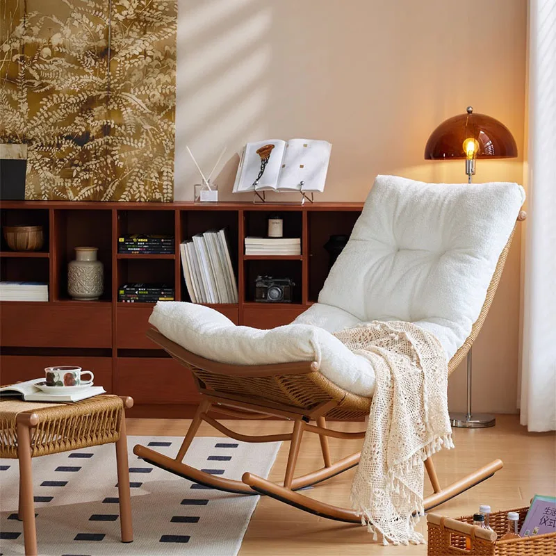 Rattanowe krzesła wypoczynkowe Recliner Tumbonas Indywidualny balkon Relaks Leniwa plaża Krzesła do salonu Turystyczne meble salonowe Fauteuil
