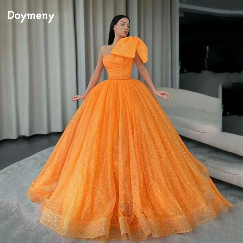 Doymeny-vestidos de Quinceañera de tul con purpurina de un hombro, cinturón, hasta el suelo, vestidos de Noche, vestidos de fiesta