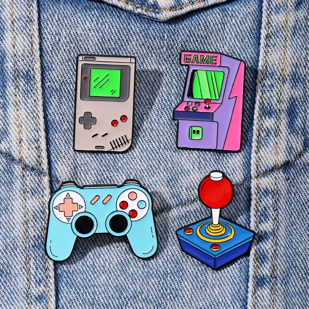 Broche esmaltado para console de jogos, broche de lapela vintage dos anos 90, controlador de jogo portátil, eletrônico, engraçado, emblema de metal, joia punk, presente