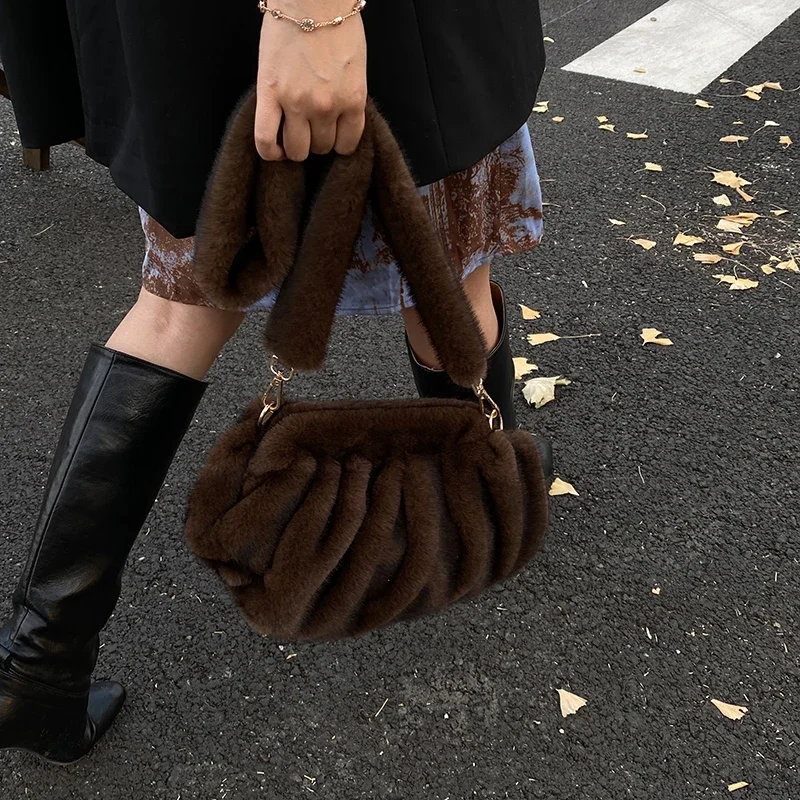 

Модная морщинистая сумка-облако, маленькие сумки на плечо из мягкого искусственного меха для женщин, зимний тренд 2025, корейские плюшевые сумки, сумка через плечо