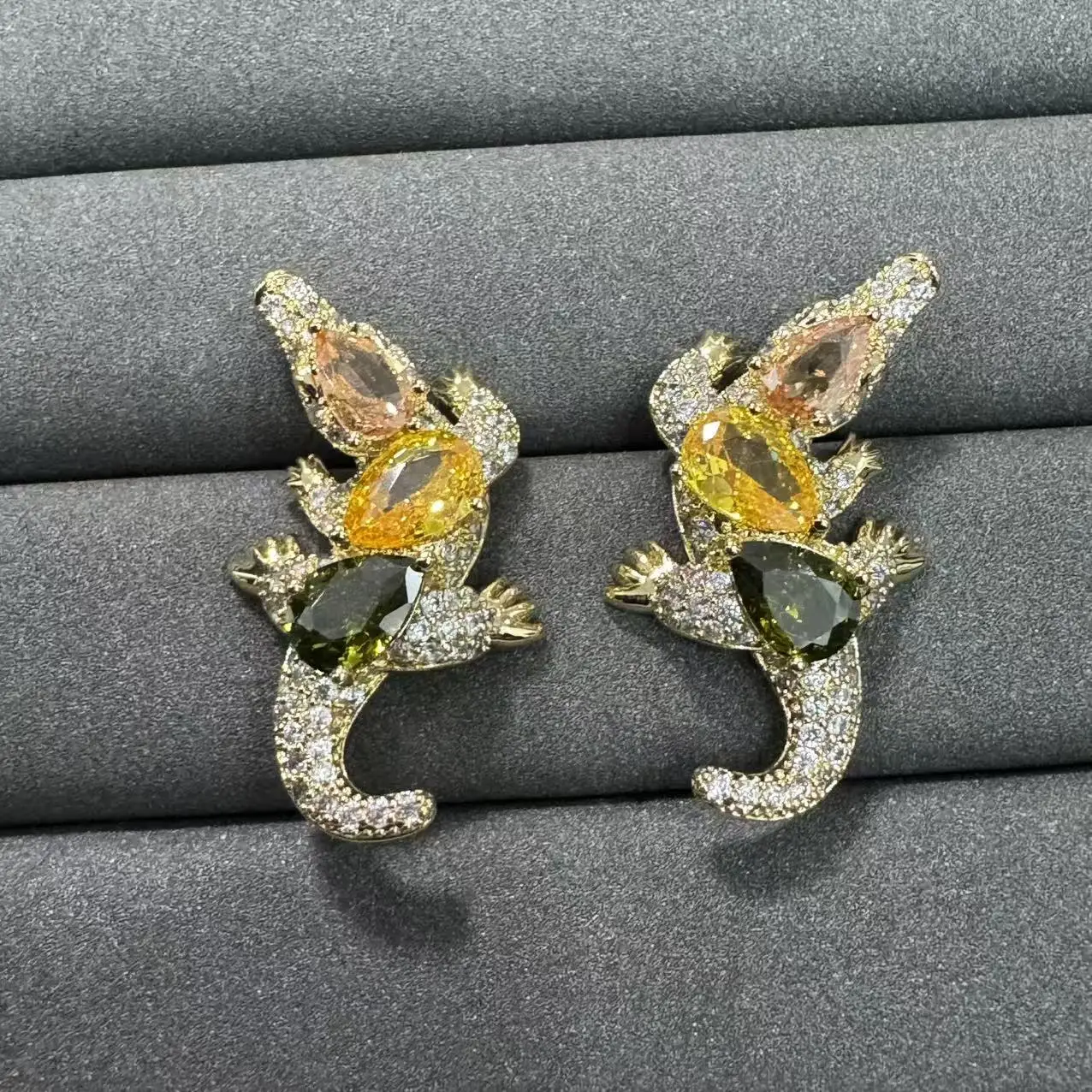 

cute crocodile stud earrings for girls women sweet jewelry green yellow silver plated earrings