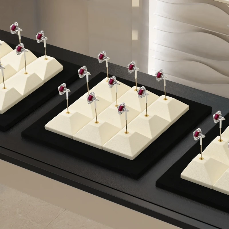 

Luxury Metal Jewelry Display Stand for Earrings Drop Earrings Rings Counter Showcase Props