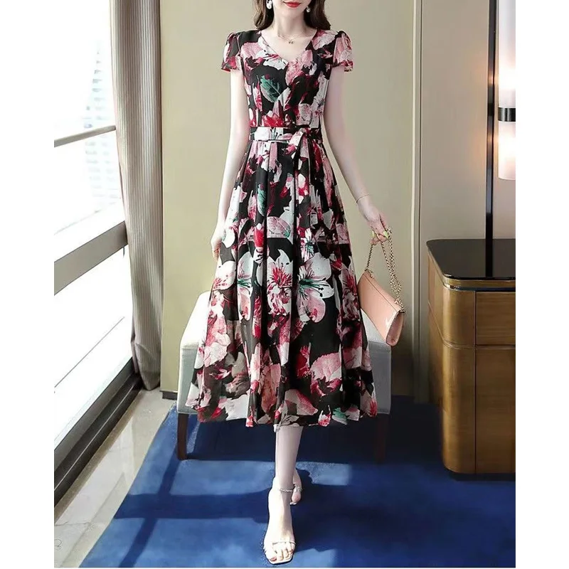 2023 New Summer Fashion Exquisite Celebrity Fantasy V-neck Printed Waist Fit Covering Belly Casual Resort Vintage Dress