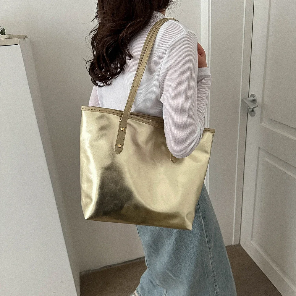 Bolso de diseñador de lujo para mujer, bolso grande de hombro dorado plateado, bolso de mano con asa Simple, bolso de compras suave de Color sólido