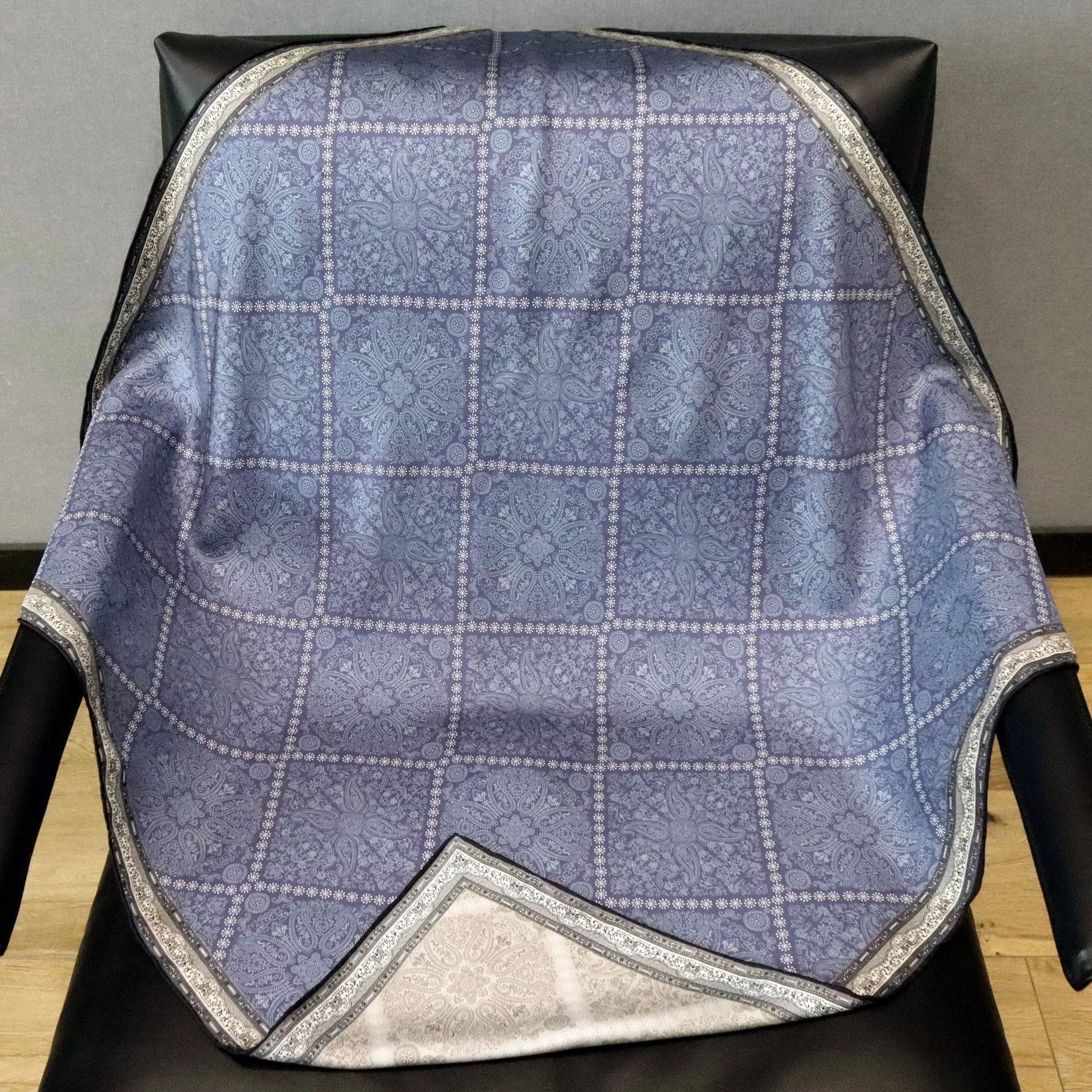 

Высококачественный элегантный женский изысканный двусторонний принт с узором пейсли, качественный саржевый шелковый шарф 18 мм, скрученный вручную край, большой квадратный шарф, шаль