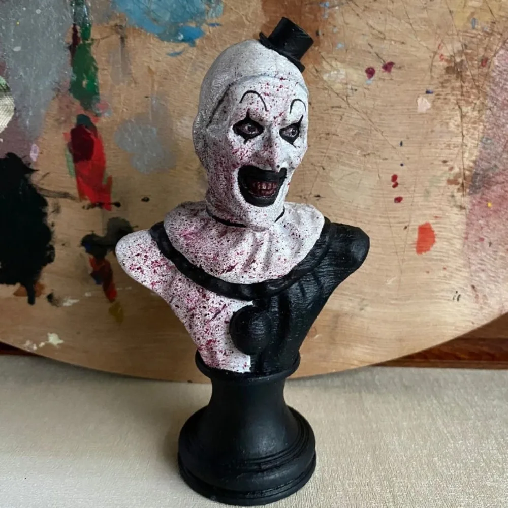 

Horror Broken Clown Resin Bust Statue Halloween Decoration Creepy Home Decor Gothic Resin Craft for Party Scary Atmosphere