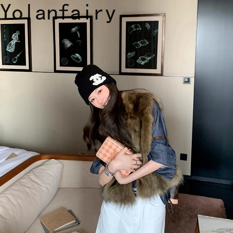 YOLANFAIRY معطف فرو الراكون الطبيعي للنساء موضة الشتاء الشباب نحيل بلا أكمام صدرية قصيرة حقيقية كاملة الراكون 2025