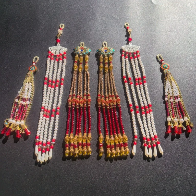 Kristallperlen-Quasten-Ohrringe. Hängende Perlenohrringe, Kopfschmuck, Strass-Schmuck, Spitzen-DIY-Bastelarbeiten. Handgenähte Kristallquaste.