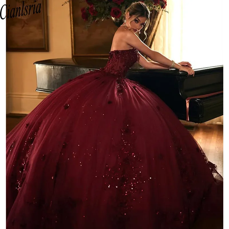 فساتين quinceanera باللون الأحمر الخمري ثوب حفلة 2025 ترتر على شكل قلب حلو 16 فستان برباط للحفلات الراقصة رداء دي بال مخصص