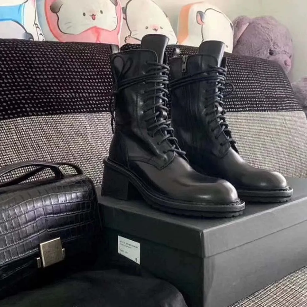 Рисунок 2 - Роскошная женская обувь высокого