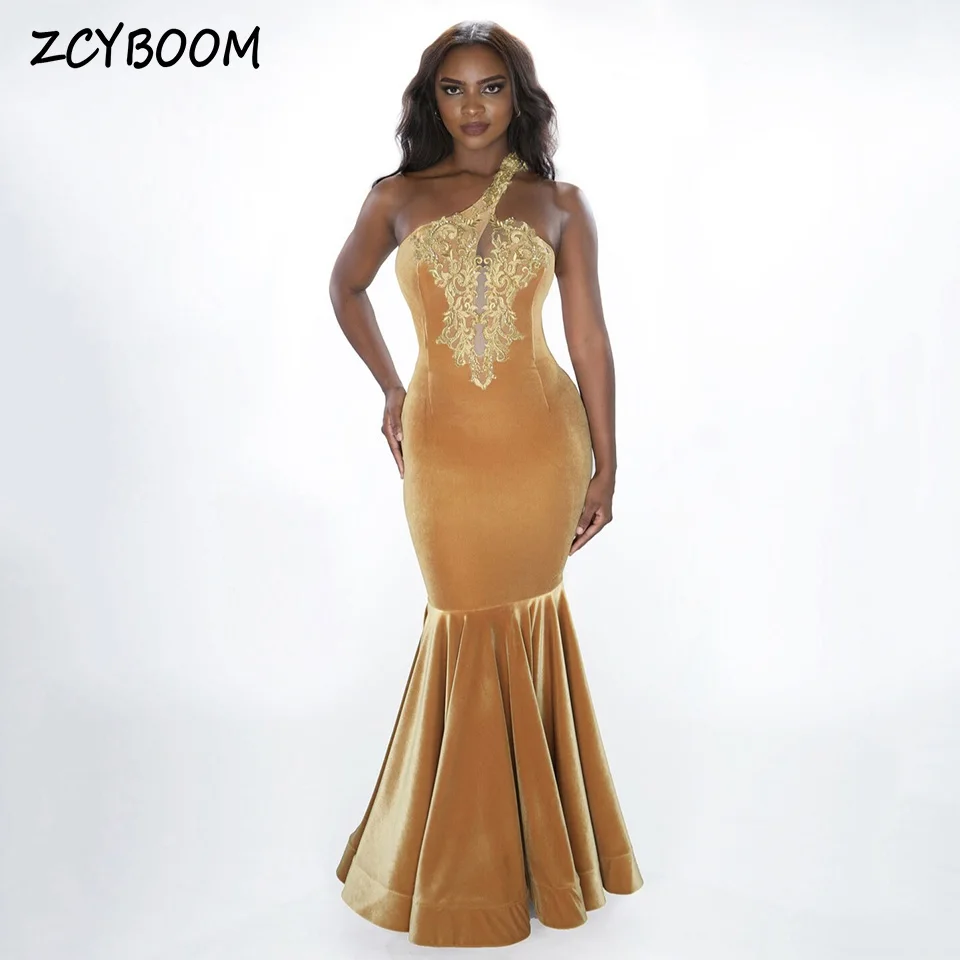 

Elegant Yellow Halter Neck Velvet Appliques Sleeveless Evening Dresses 2025 Mermaid Simple Zipper Custom Made Prom Dress