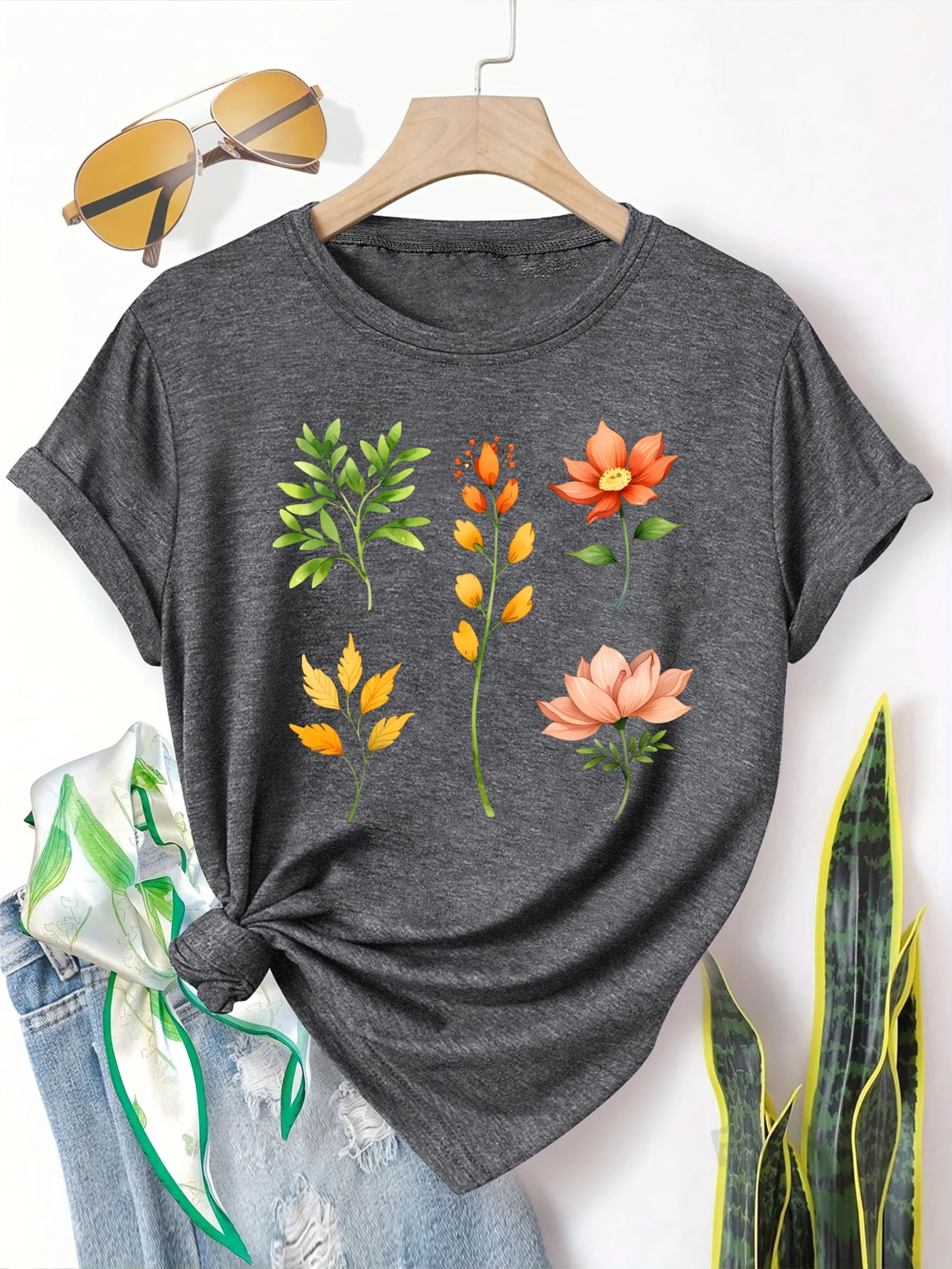 

Plus size women's short sleeve T-shirt Floral Pattern With Leaves And Flowers Spring and Summer Must-Haves summer outfits