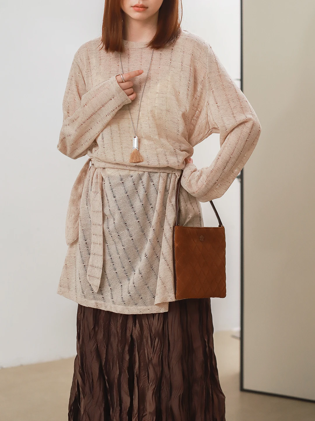 

Phil Dan Hong Kong Sle Hollow out Thin Knitted Soft Skin-friendly Asymmetrical Waist-cinching round Ne Long Sve Knitte...