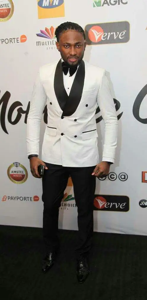 

White Slim Fit Men Suits Wedding Groom Tuxedos (Jacket+Pants) Bridegroom Suits Navy Blue Shawl Lapel Design Best Man Prom Blazer