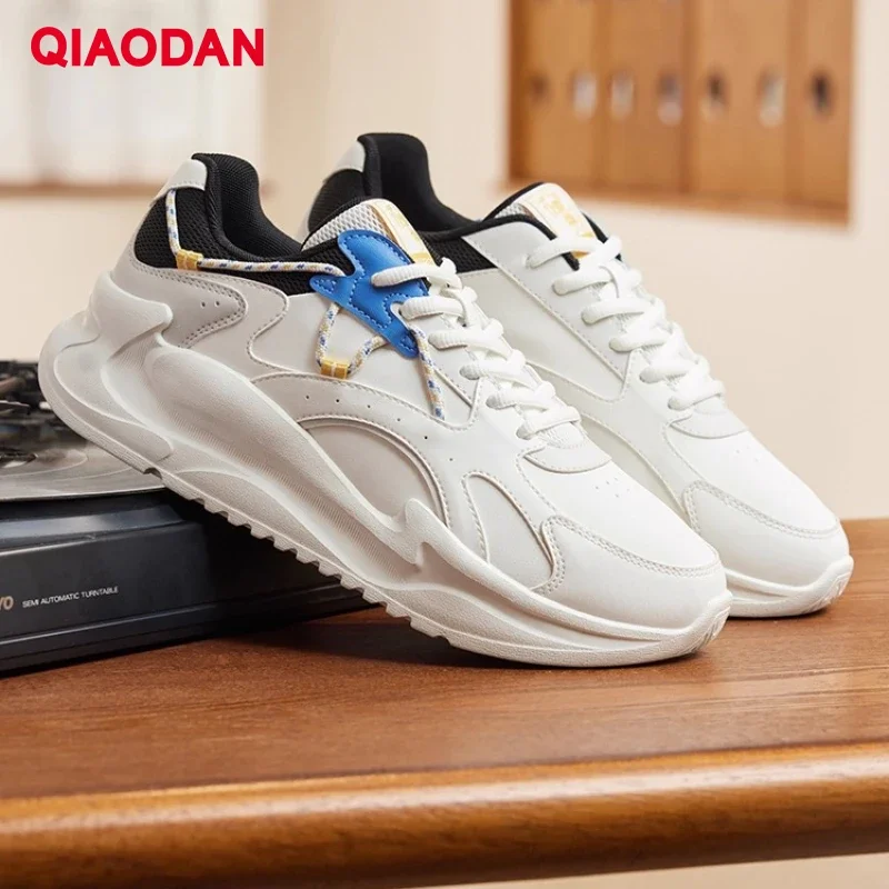 QIAODAN zapatos de skate informales para hombre 2025 otoño nuevas de cuero impermeables zapatos de ocio bajos para adolescente QXL043254425R