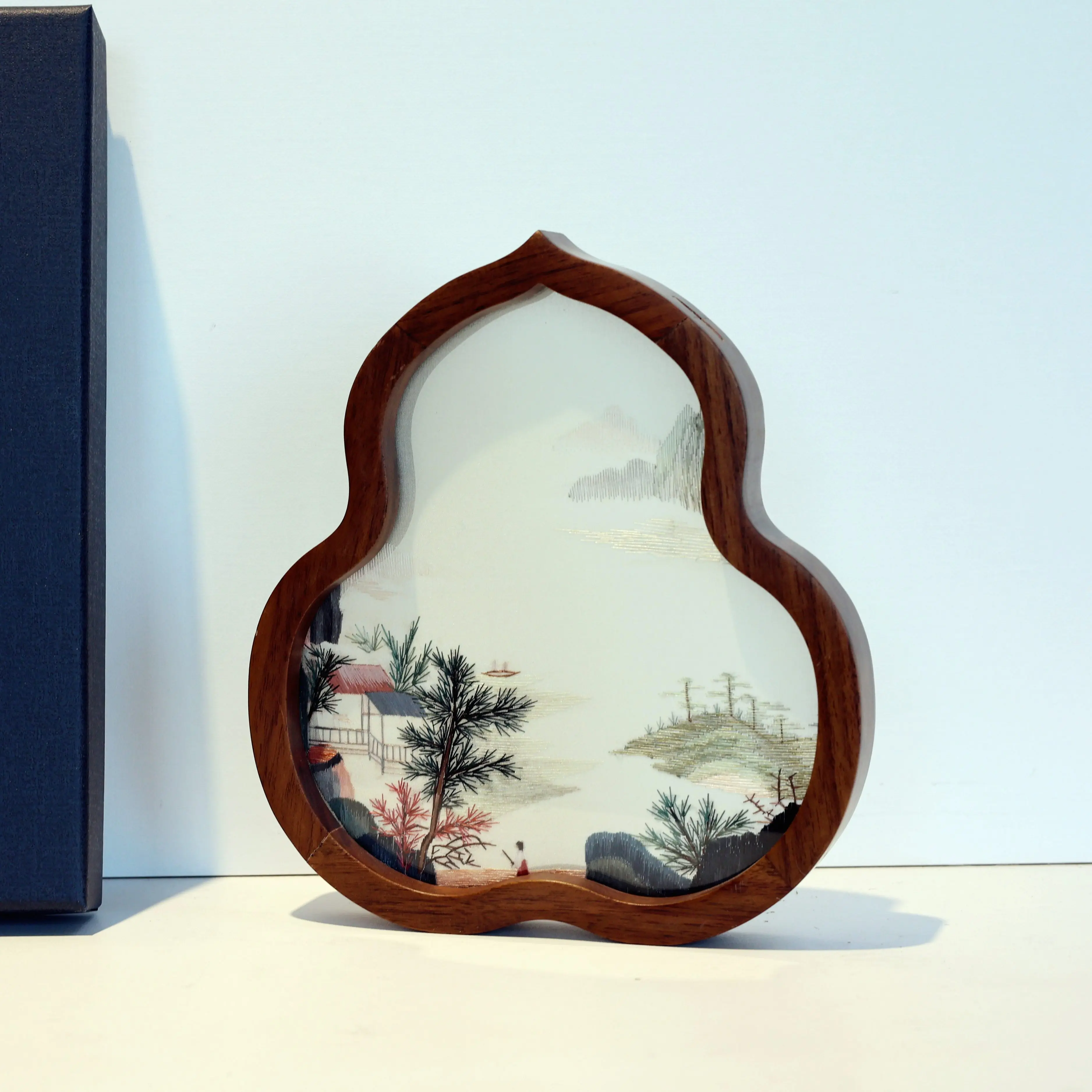 For Handmade embroidery gourd Fulu ornament gift box Suzhou embroidery intangible cultural heritage walnut table