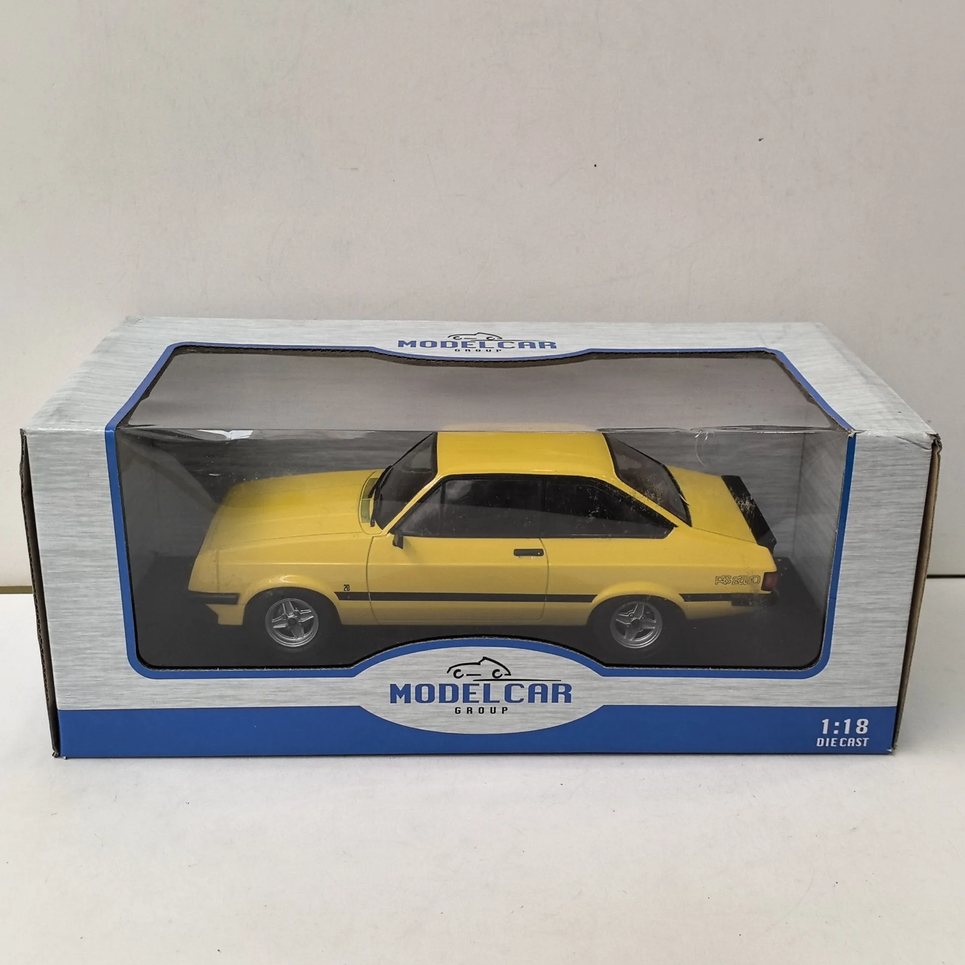 

Diecast MCG 1/18 Scale FORD ESCORT MKII RS 2000 Ford Alloy Car Model Collectible Toy Gift Souvenir Display Ornament