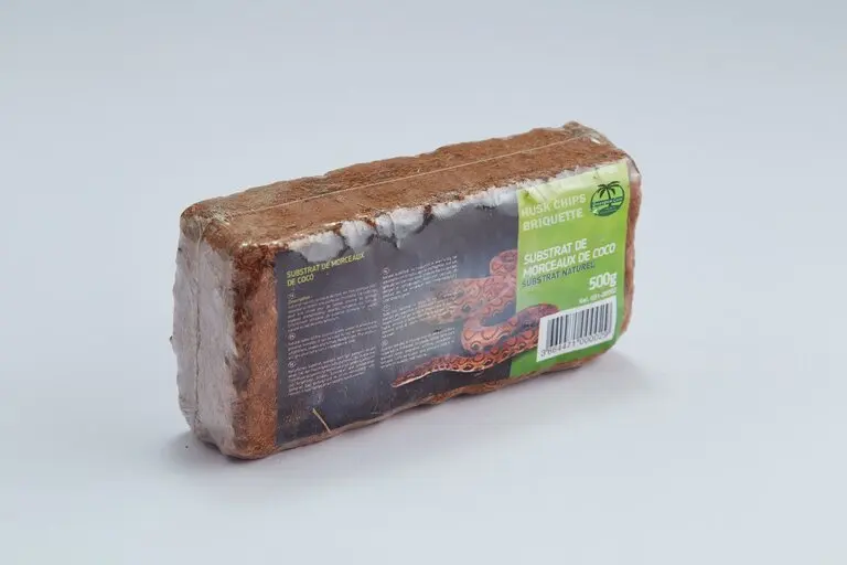 500g Huskchip briquette suitable for reptiles and amphibians as a bedding solution breathable and sustainable