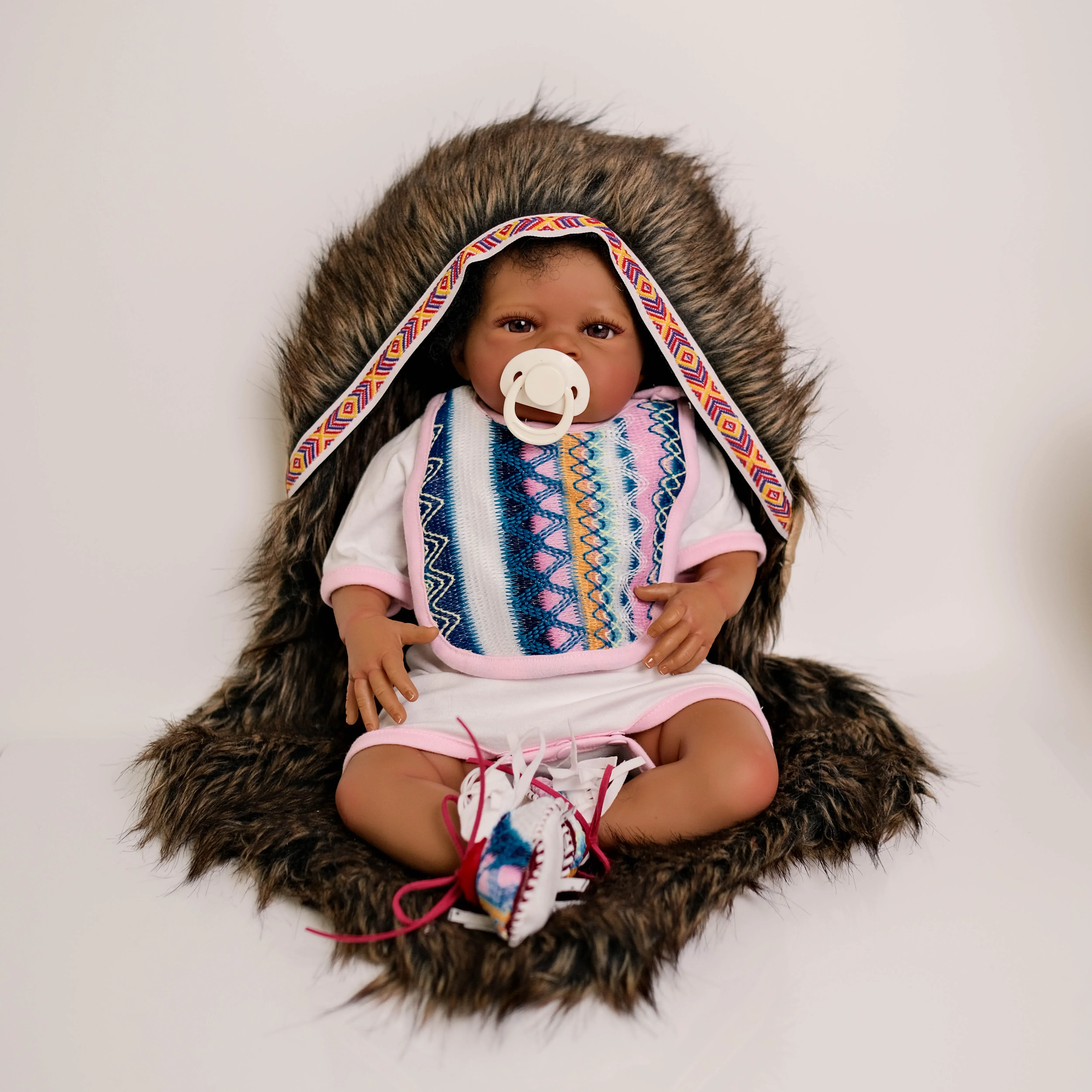 SINO-BB Muñeca india Lanny de 20 pulgadas, muñeca realista para bebé recién nacido, bebé de peluche, pintura de múltiples capas con piel oscura