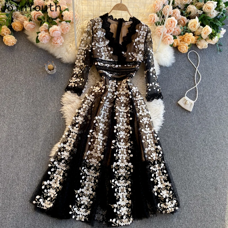 Elegant Party Dresses for Women 2024 Vestidos De Mujer Temperament Robe Femme V-neck Tunic Embroidery Floral Vintage Maxi Dress