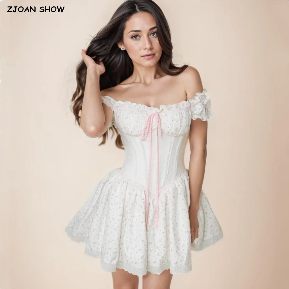 Süßes Kleid mit Blumenstreifen-Print, weißem Spitzenband, Schleife, geraffter Brust, schulterfreiem Schnitt, niedriger Taille und kurzen Ärmeln für Damen