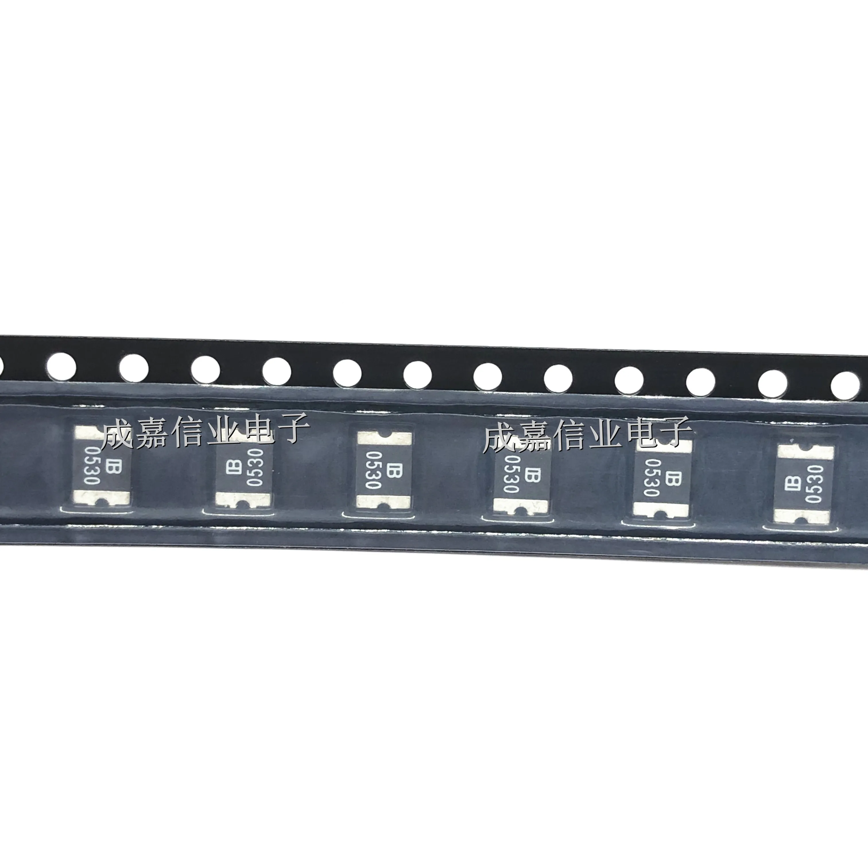 100 pcs/Lot SMD1812B050TF/30 1812 (4532 métrique) fusibles réinitialisables-PPTC PPTC 30 V 0.5A température de fonctionnement:-40 C-+ 85 C