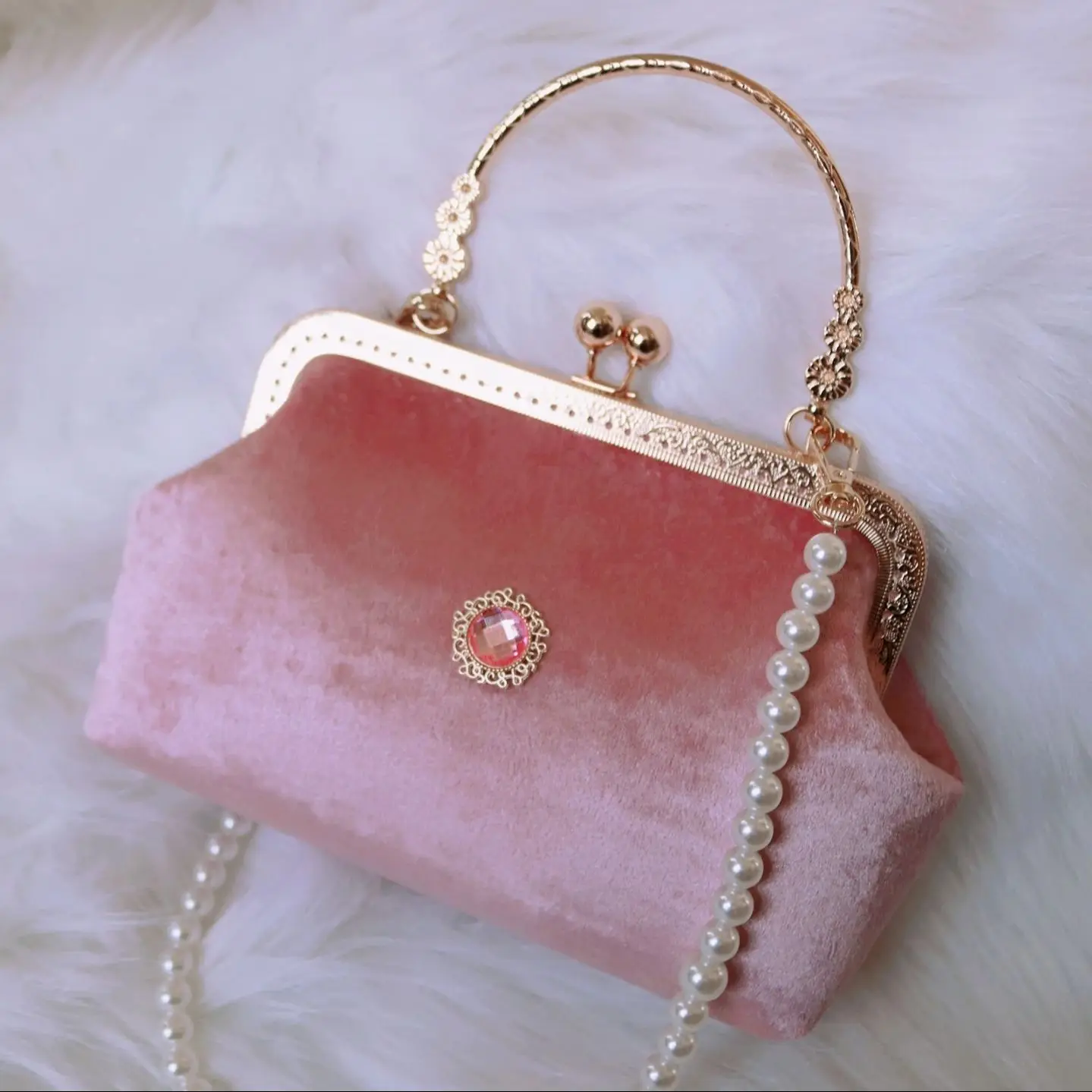 LOST IN VINTAGE Handmade and Retro Velvet Bag with Decorative Red Jewel Beaded Kiss-lock Evening Bag Clutch Party Accessories
