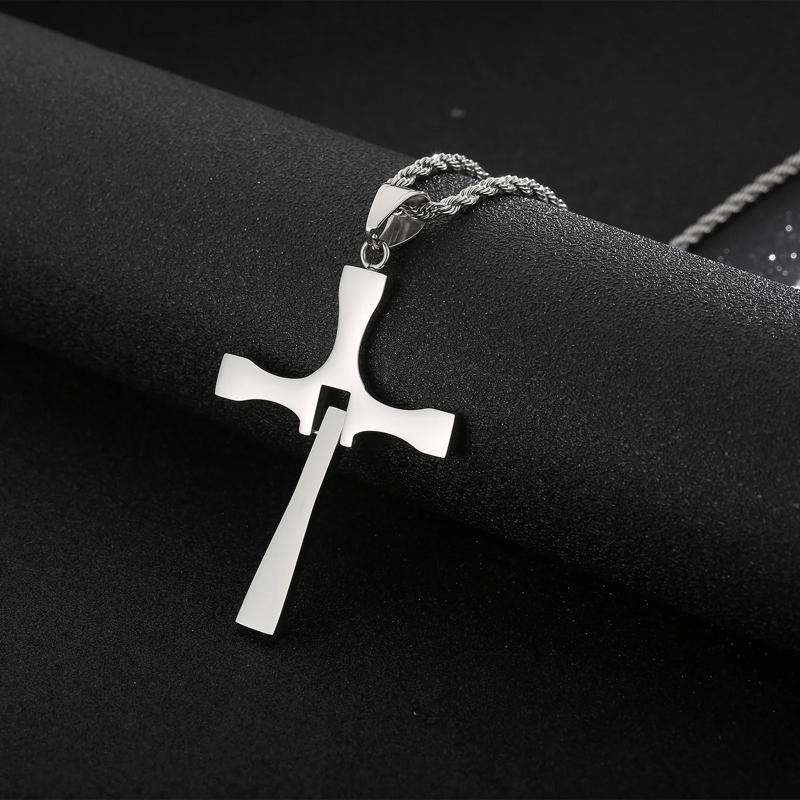 Stainless Steel Cross Men\'s Pendant Necklace Fast And Furious Dominic Toretto Same Paragraph Fashion Rhinestones Jewelry