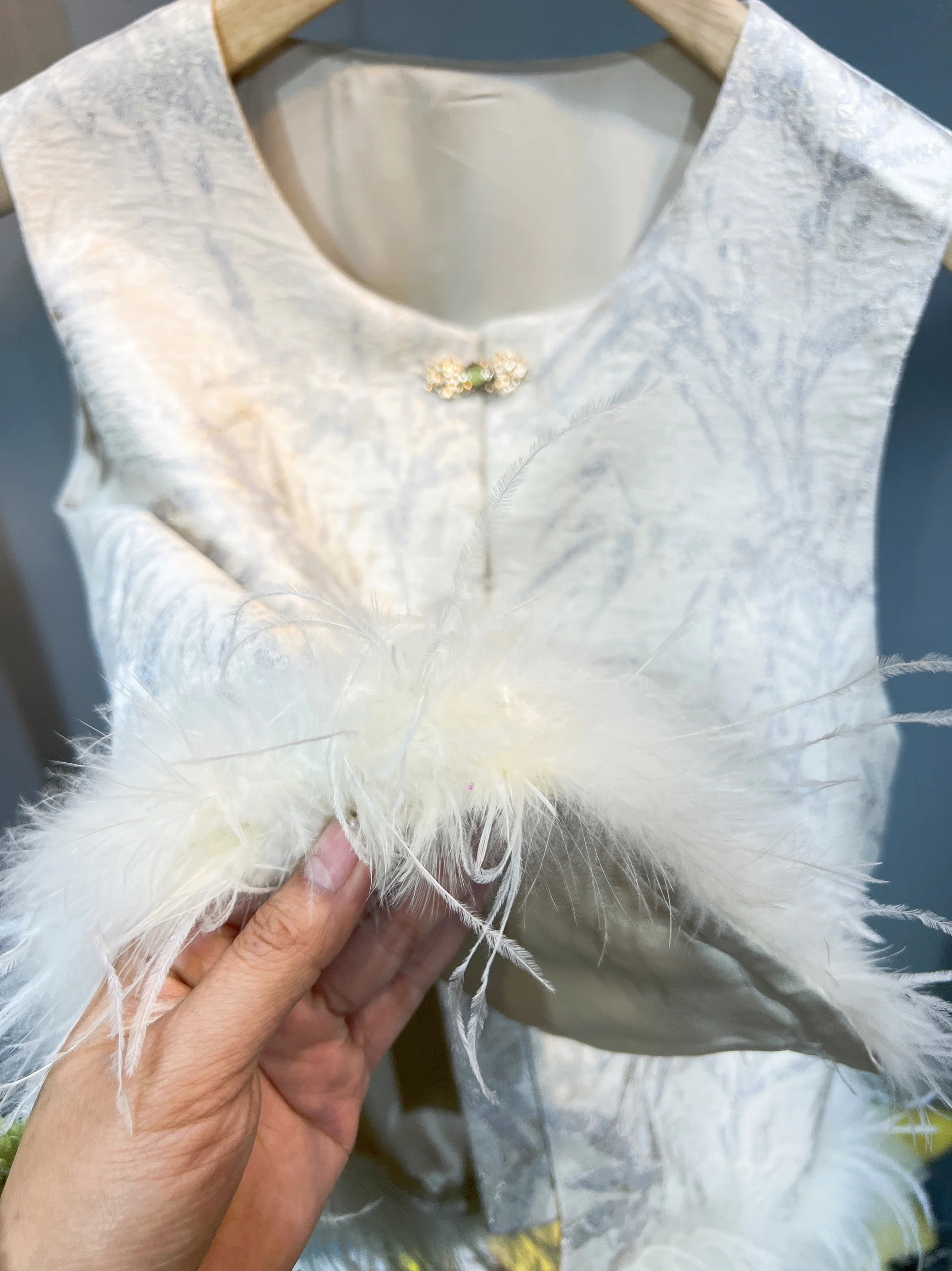 Ladies New Chinese Ostrich Hair Tank Top Splicing Jacquard Round Neck Vest Women 2025 Early Spring New Fashion Temperament Vests