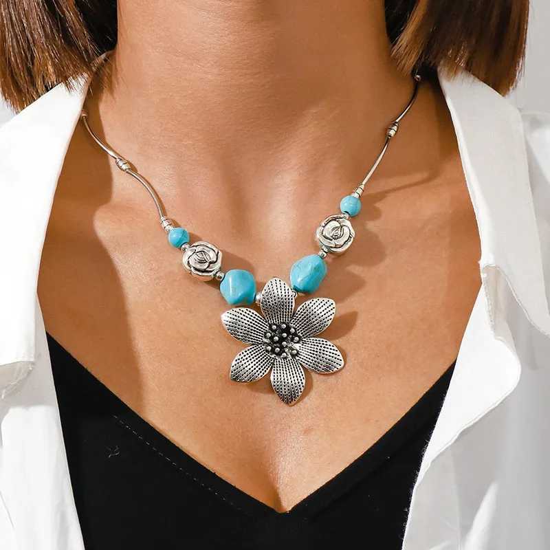 1Pcs Hot Selling Multi Style Bohemian Ethnic Style Heart-Shaped Peach Heart Turquoise Pendant with Personalized Accessories