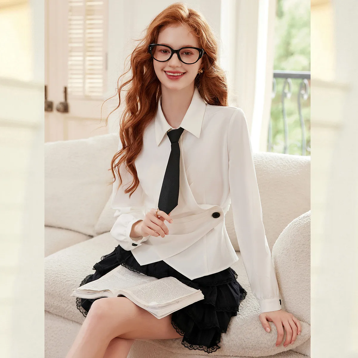 루이스 야오 새로운 우아한 사선 칼라 디자인 블라우스 2025 가을 레트로 탑 슬림핏 배색 버튼다운 여성 셔츠