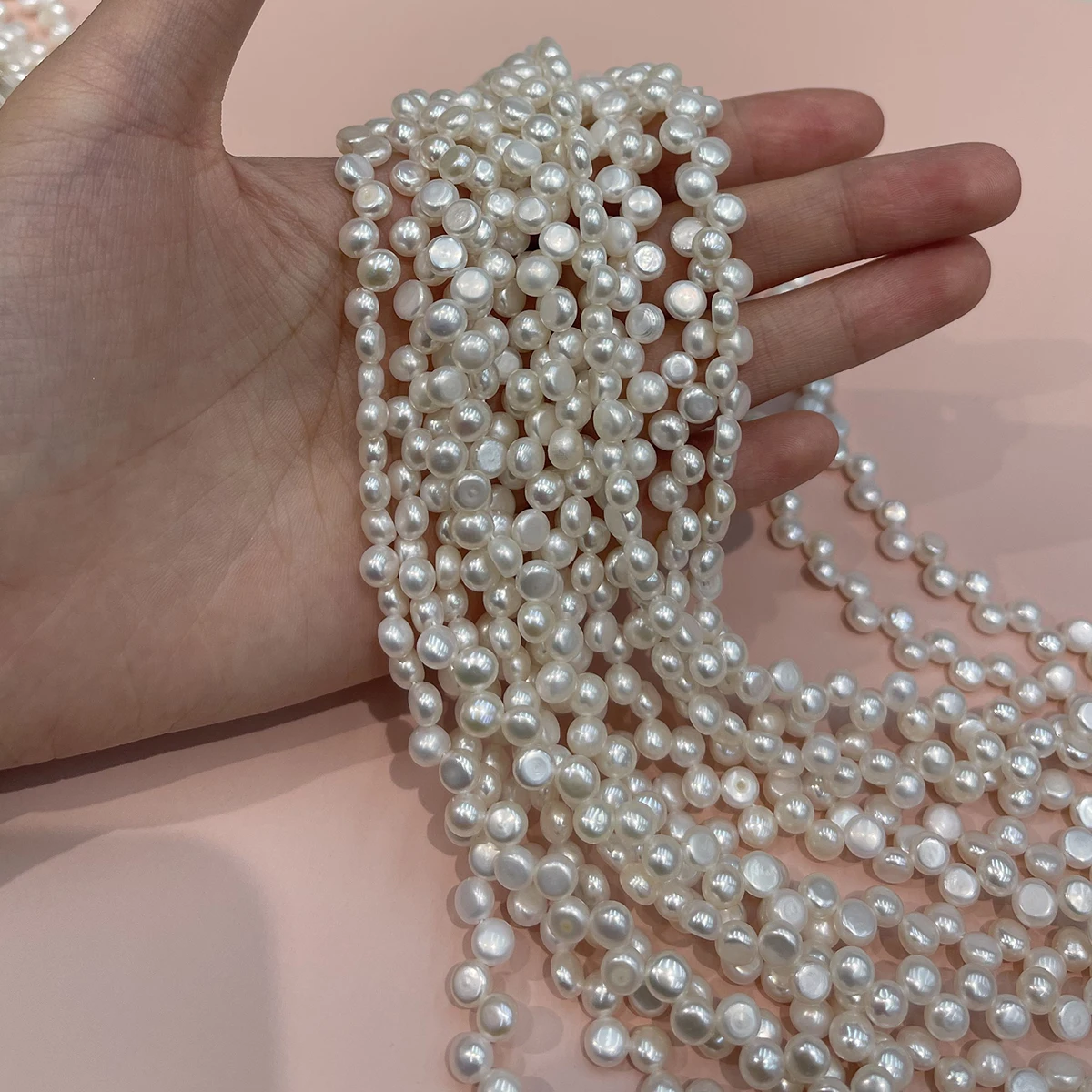 Seitenloch-Perle, 5–6 mm, natürliche Süßwasserperle für die Schmuckherstellung, zum Basteln von Halsketten, Armbändern, Ketten und Ohrringen. – Detail 2