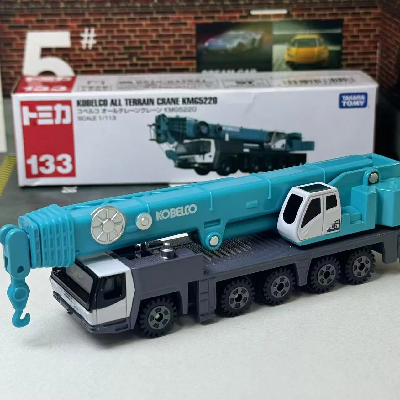Takara Tomy Tomica Long Type No.133 Kobelco All-Terrain Crane KMG5220 Car Alloy Toys Vehicle Diecast Metal Model for Children