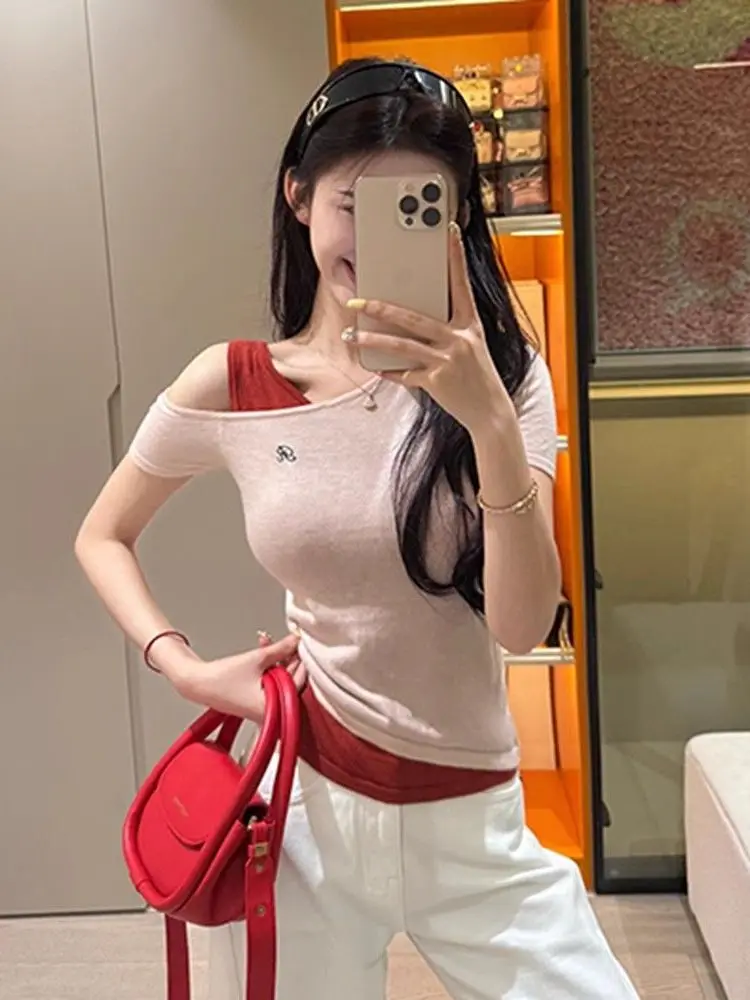 เสื้อถักทรงเข้ารูปแบบสลิมฟิต ดีไซน์เปิดไหล่ข้างเดียว สีสันตัดกันทันสมัย ดูอ่อนเยาว์ สำหรับฤดูร้อน รุ่นใหม่ล่าสุด